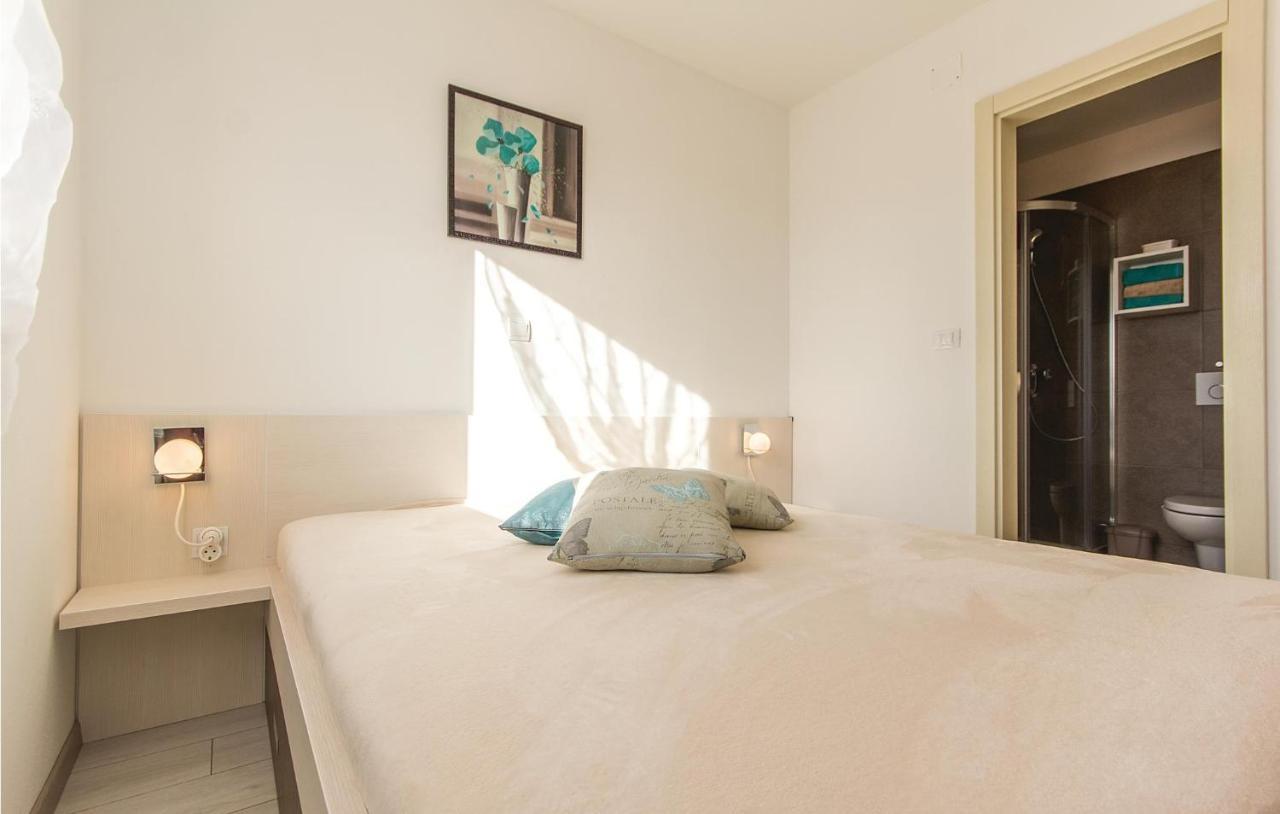 Lovely Apartment In Medulin With Kitchen Екстер'єр фото