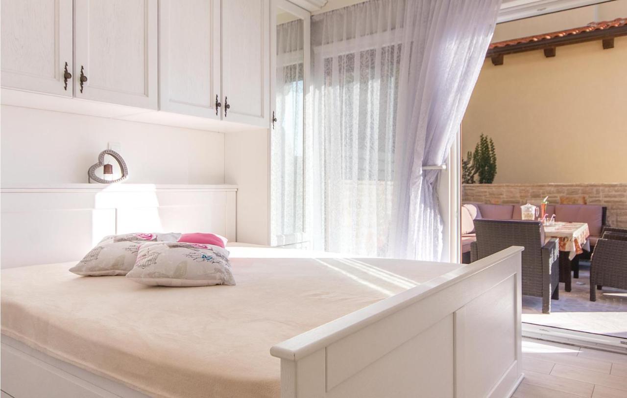 Lovely Apartment In Medulin With Kitchen Екстер'єр фото