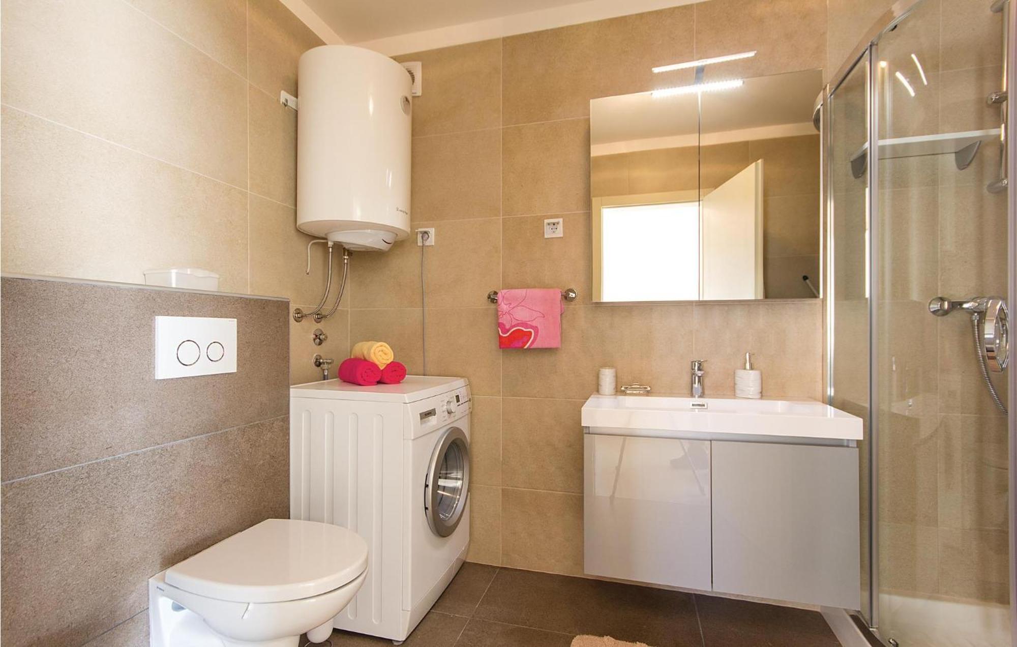 Lovely Apartment In Medulin With Kitchen Екстер'єр фото
