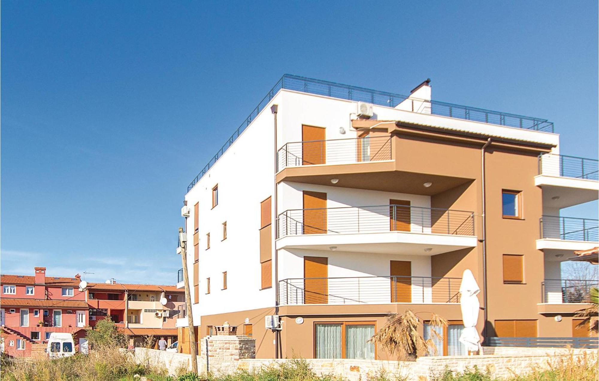 Lovely Apartment In Medulin With Kitchen Екстер'єр фото